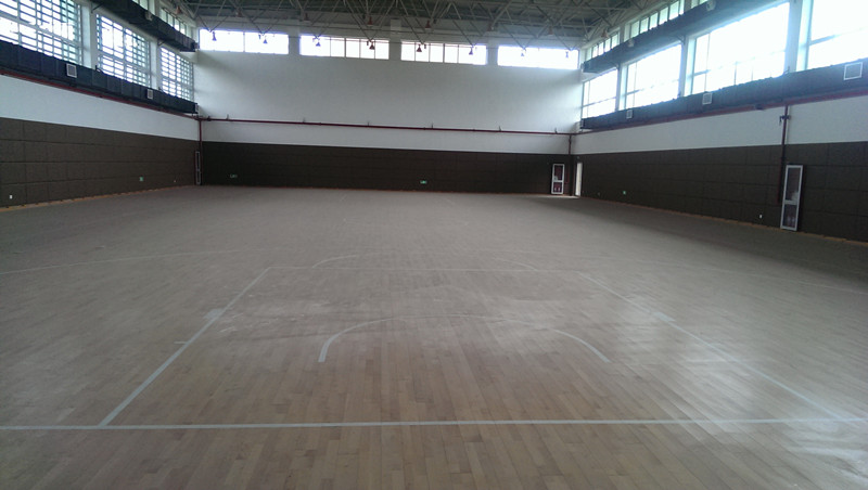 专业体育实木地板.jpg 专业体育实木地板.jpg