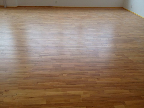 候集中学舞蹈房地板.jpg 候集中学舞蹈房地板.jpg