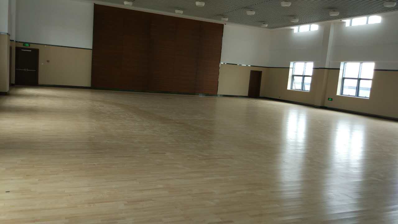运动馆木地板.jpg