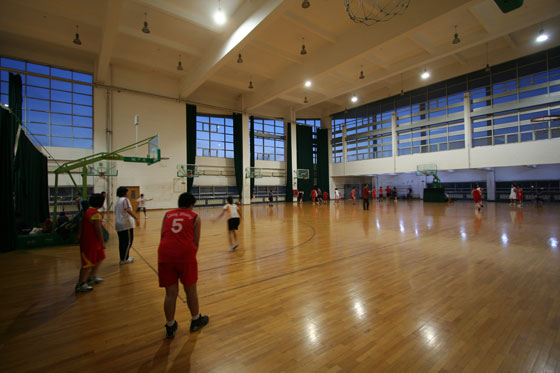 篮球馆为什么**篮球场专用的运动木地板